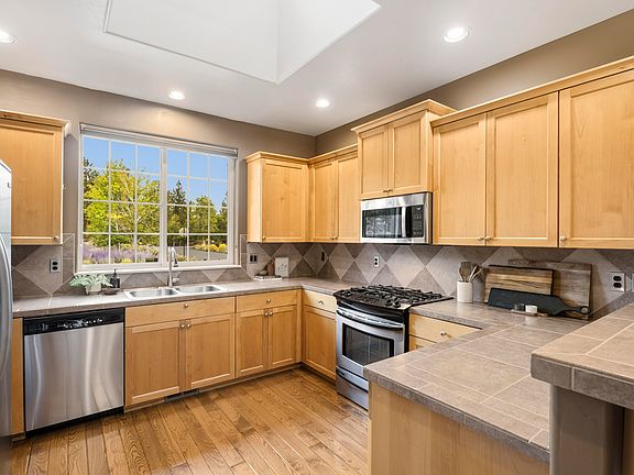 3rd image of 61146 Sydney Harbor Dr