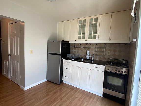 3rd image of 1803 S 8th St Floor 2