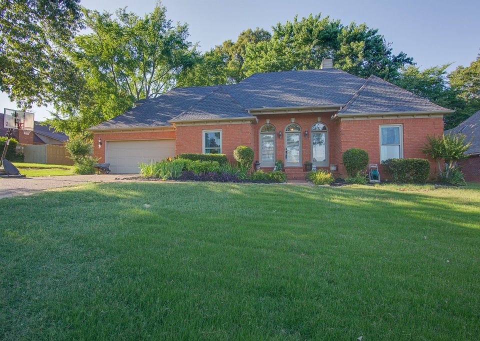 1st image of 824 Ponderosa Cv