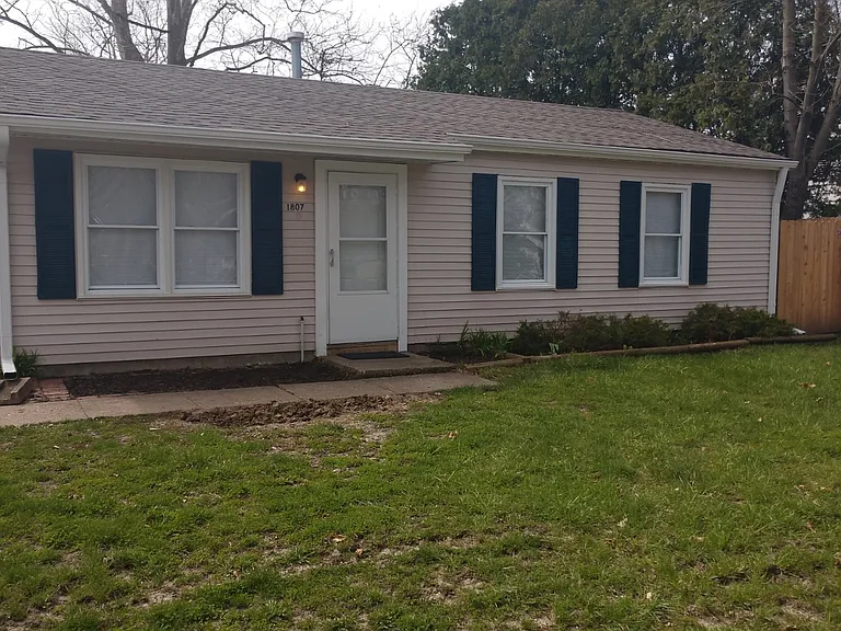 1807 Southwood Dr — Photo 1