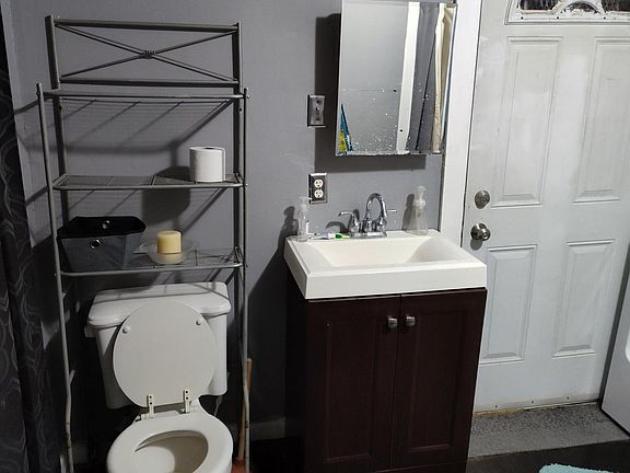 5th image of 645 Delgado St