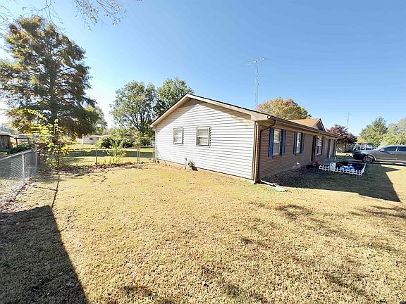 4th image of 1317 Rolling Meadows Dr