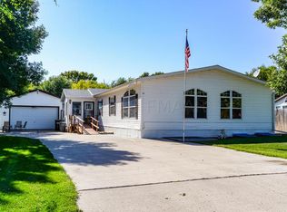 908 Riverwood Dr, West Fargo, ND 58078