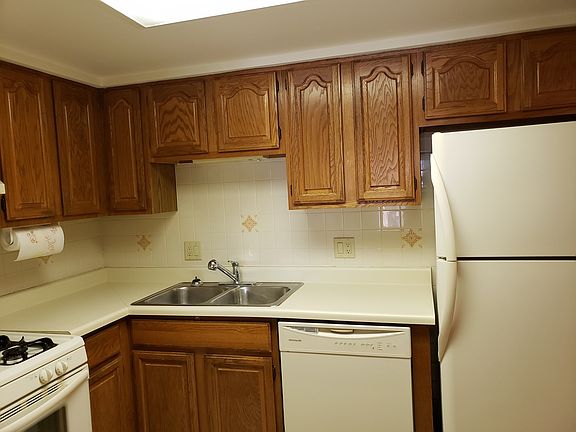 4th image of 1365 Ashland Ave APT 203