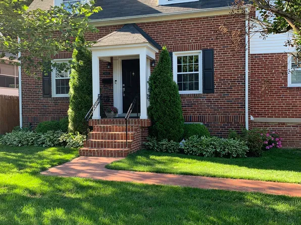 5832 26th St N, Arlington, VA 22207