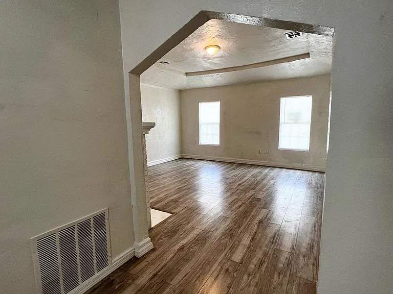 2240 NE 20th St — Photo 18