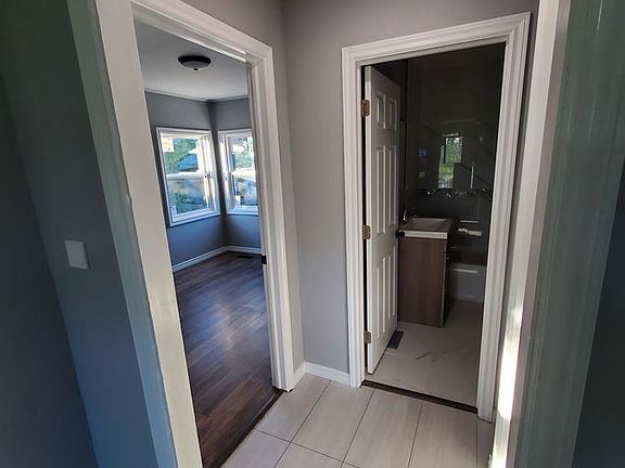 5th image of 1379 Campbell Ave