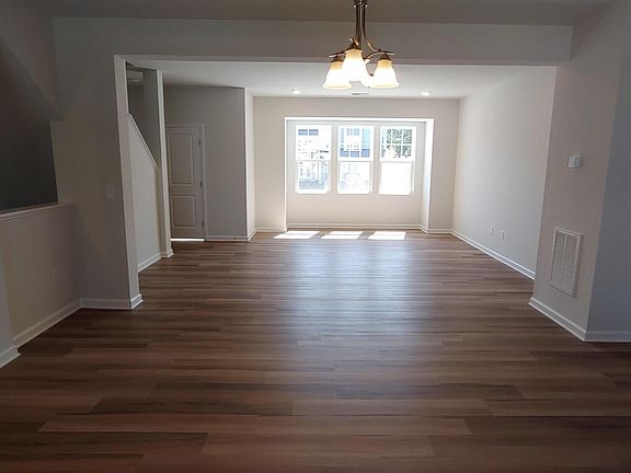 5th image of 2953 Sunflower Rd
