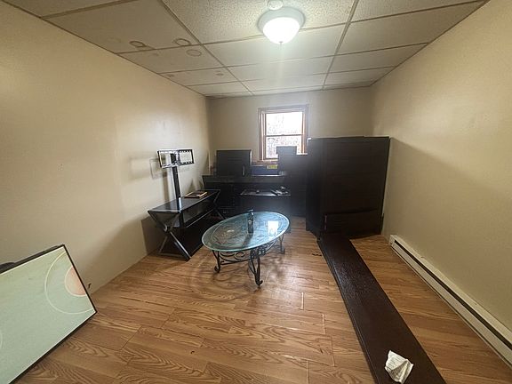 4th image of 381 Main Rd