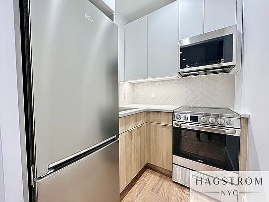 5th image of 327 E 93rd St #4D