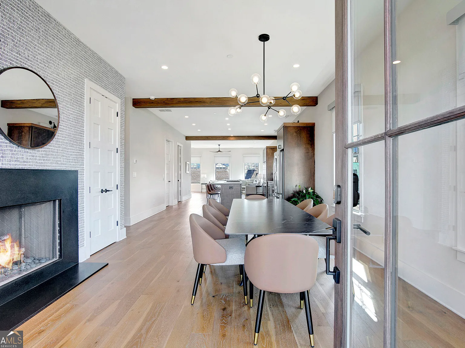 5 bed, 3.5 bath, 3042 sqft, $4,500 — Photo 2