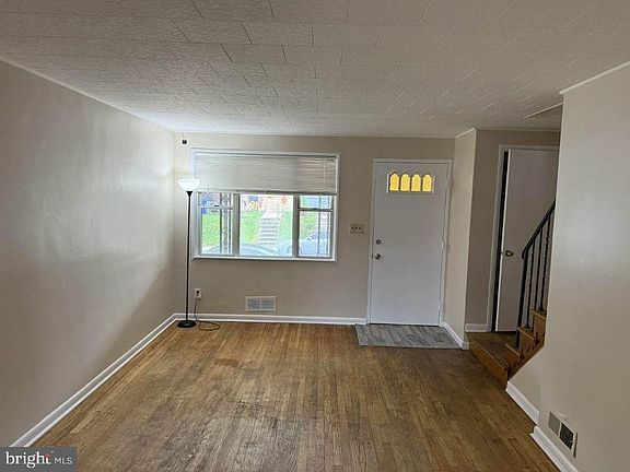3rd image of 6618 Marne Ave