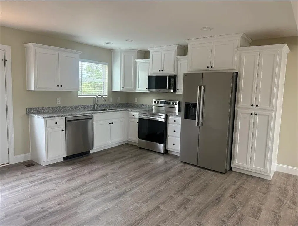 3 bed, 2.5 bath, 1600 sqft, $2,300 — Photo 3