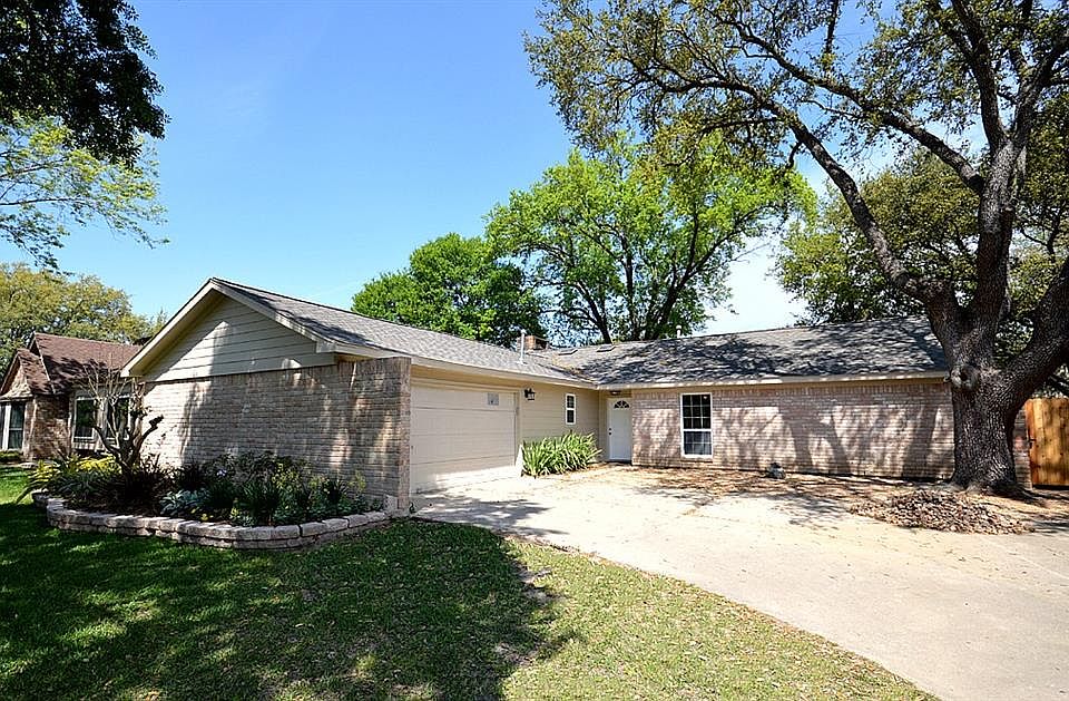 1st image of 15950 Walnut Wood Dr