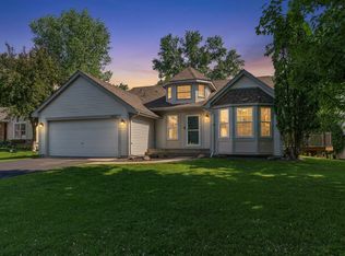 7457 54th St N, Oakdale, MN 55128