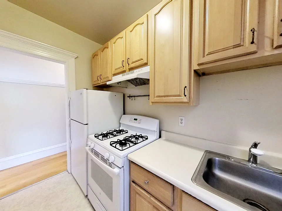 512 Frederick St #23