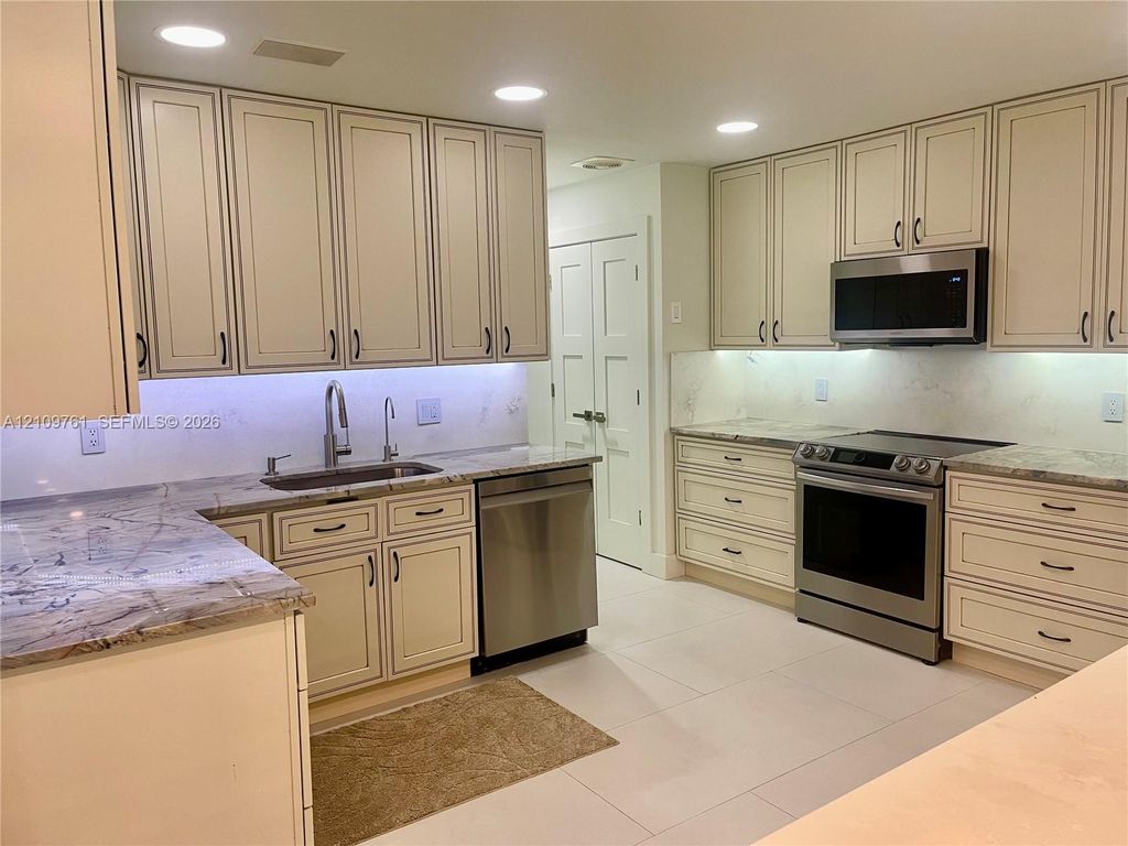 807 E Cypress Ln #V-49, photo 7