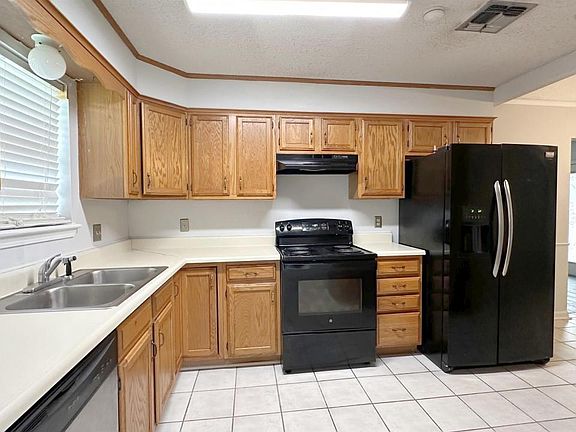 3rd image of 1406 Lee Dr