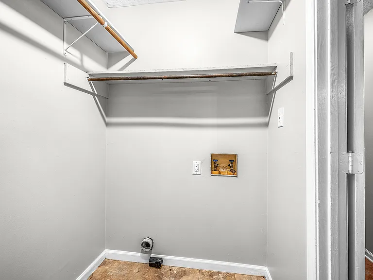 615 W Tietgen St — Photo 10