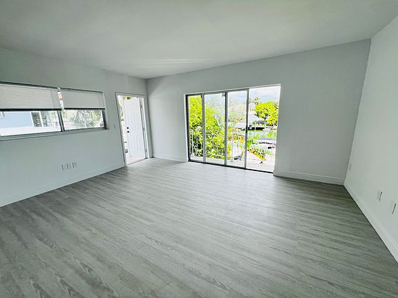 5th image of 2033 Calais Dr APT 10