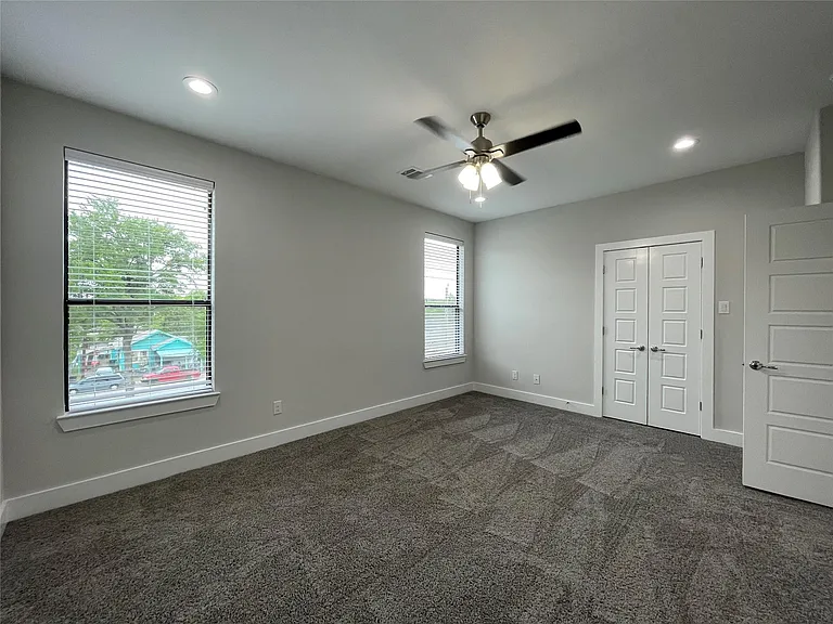 2417 N Winnetka Ave — Photo 21