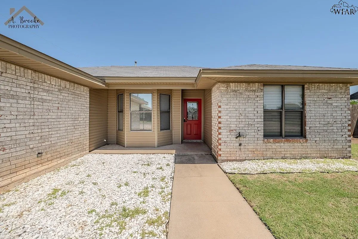 Building Photo - 108 Cedar Elm St
