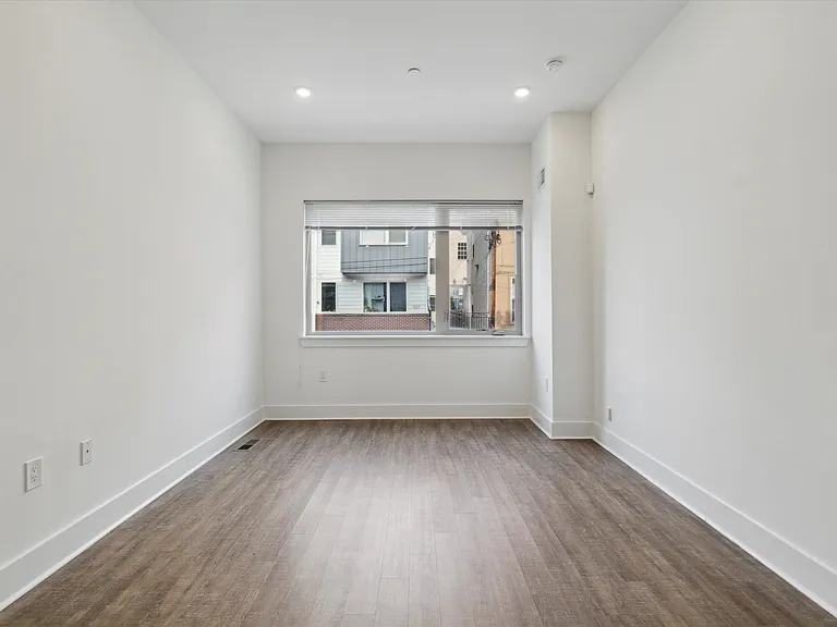 1328 N Franklin St #1F — Photo 14