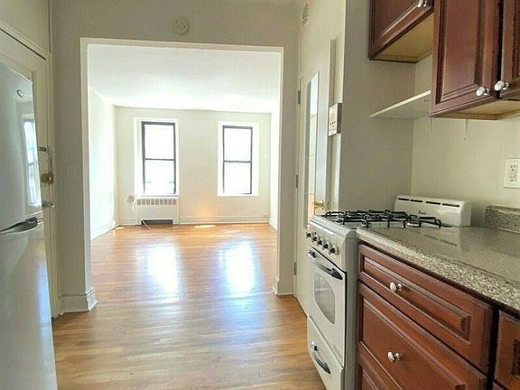 5th image of 1553 York Ave APT 3A