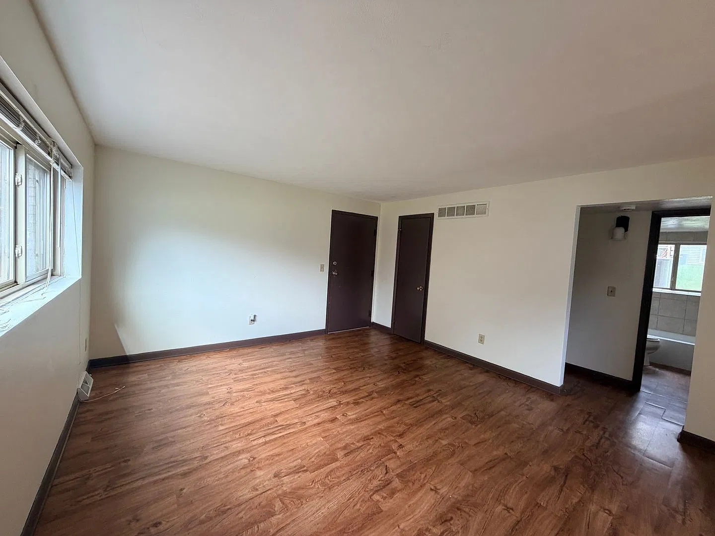 Knoll Crest - BLDG 3 — Photo 4