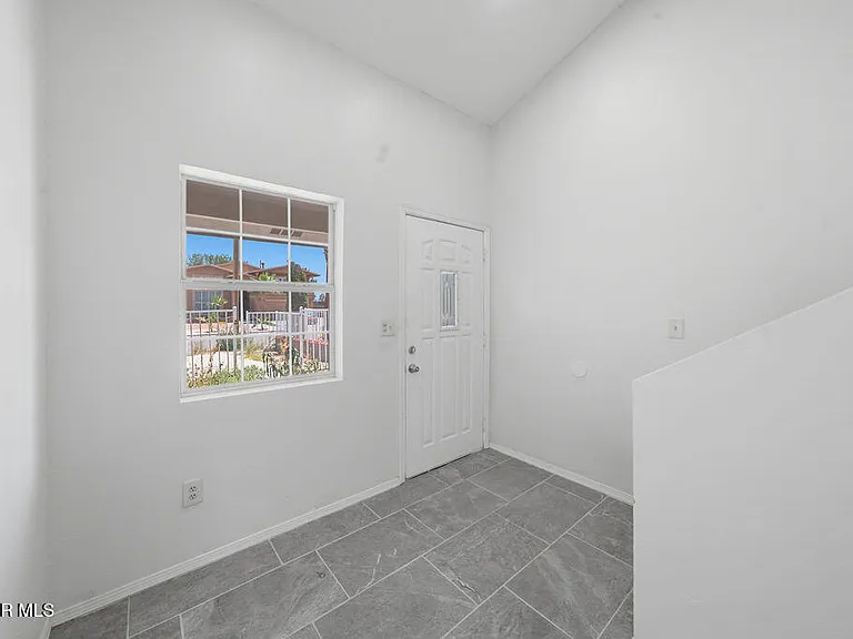 821 Los Lagos Way #A — Photo 6