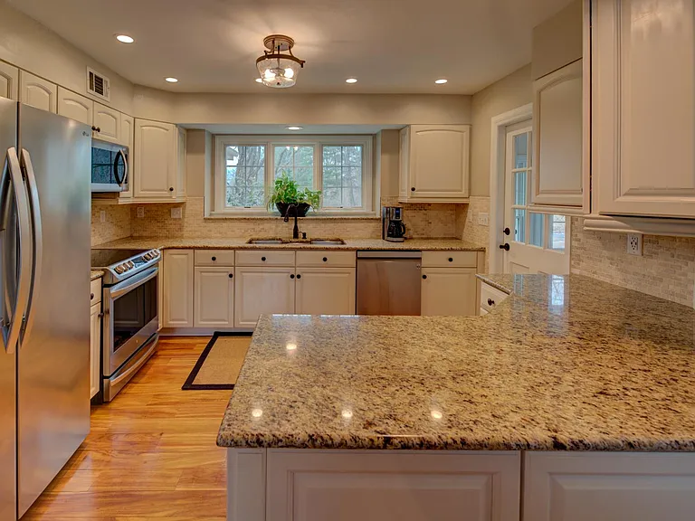 10490 Frontenac Woods Ln — Photo 22