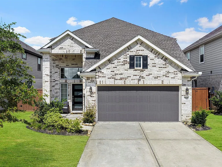 7115 Prairie Heights Dr — Photo 1
