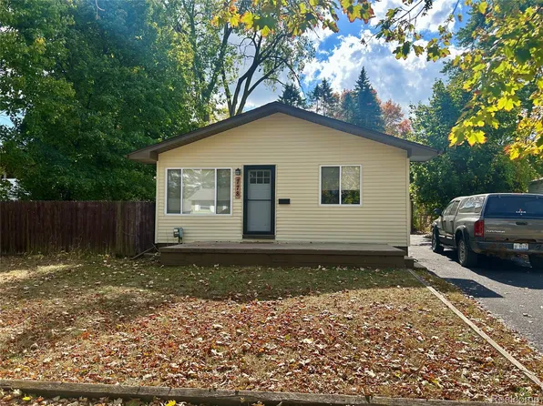 778 4th Ave, Pontiac, MI 48340