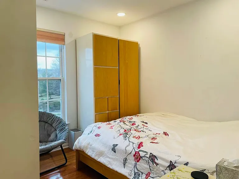 305 Anthony Ct — Photo 1