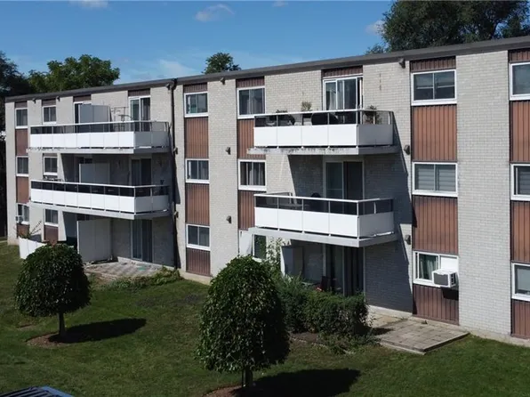 71 Vanier Dr #310, Kitchener, ON N2C 1J4