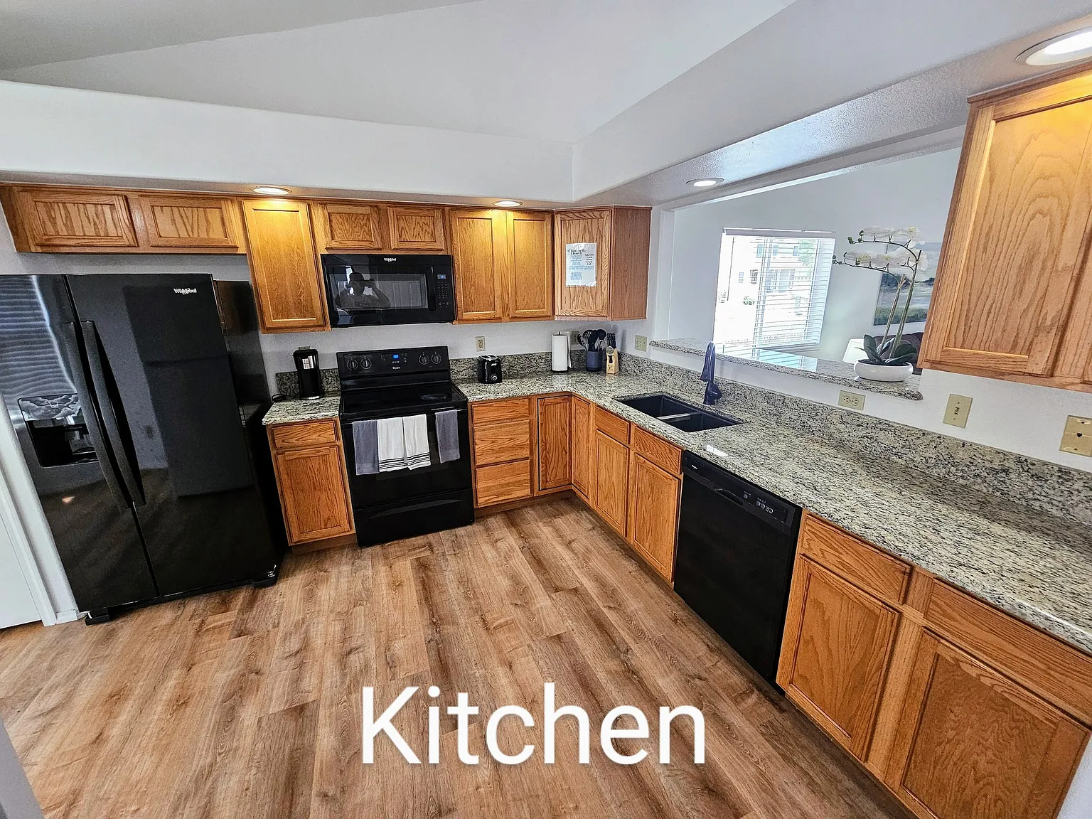 8 bed, 3.0 bath, 2563 sqft, $675 — Photo 2