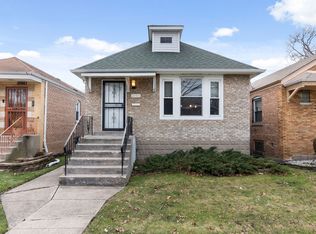 8744 S Bennett Ave, Chicago, IL 60617