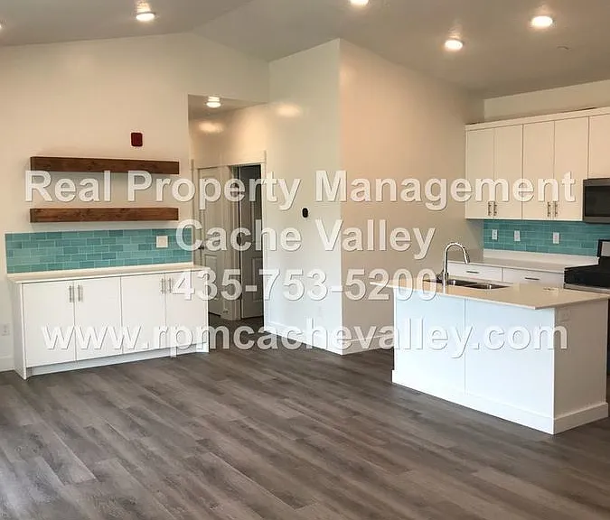 163 E 550 N #301 — Photo 21