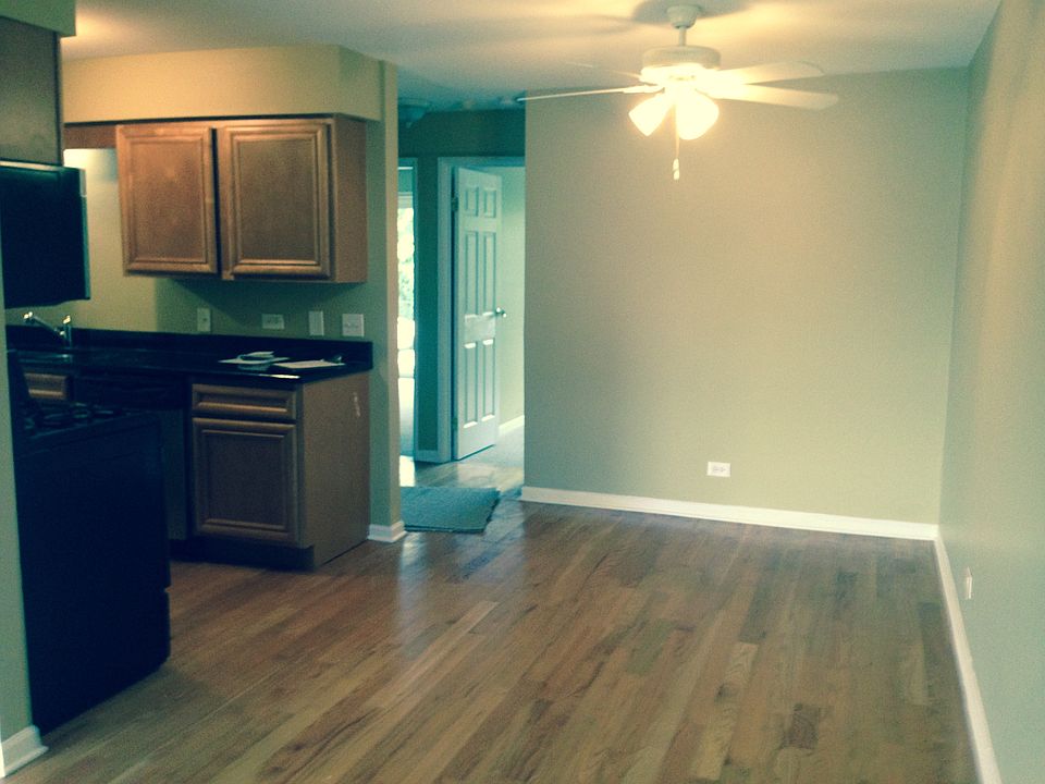 1st image of 1410 Carriage Ln APT 2
