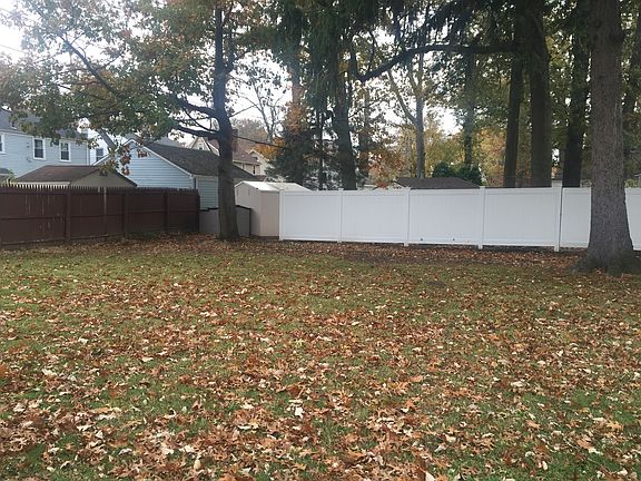 3rd image of 307 Hazelwood Ave SE
