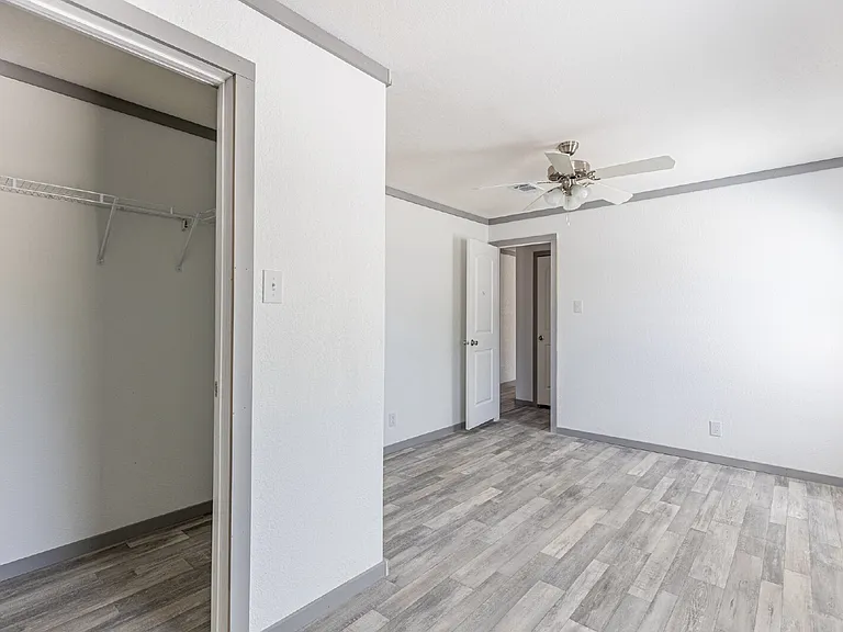 193 Live Oaks St #1 — Photo 12