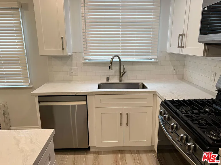 4123 1/2 W Toluca Lake Ave — Photo 9