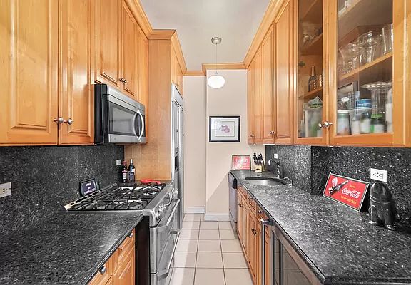3rd image of 215 W 75th St APT 14E