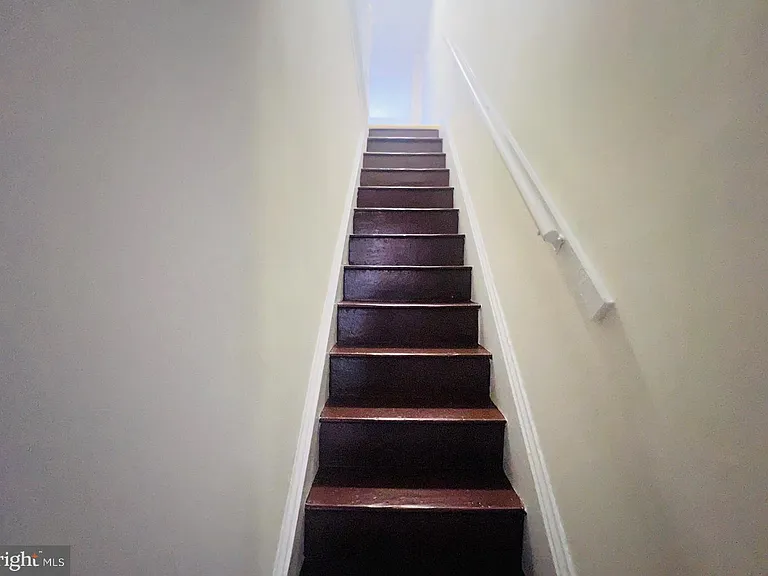 336 Barclay St #B — Photo 14