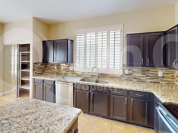 4th image of 3211 E Behrend Dr