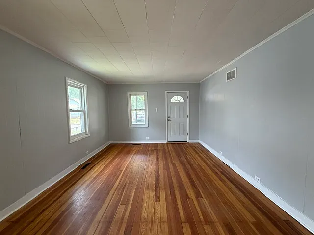 1214 Queen St — Photo 3