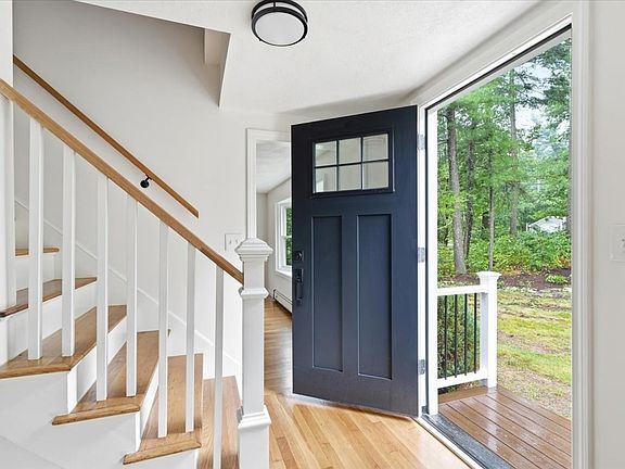 3rd image of 37 Orchard Dr