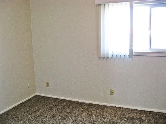 4th image of 1129 Tamarix Dr