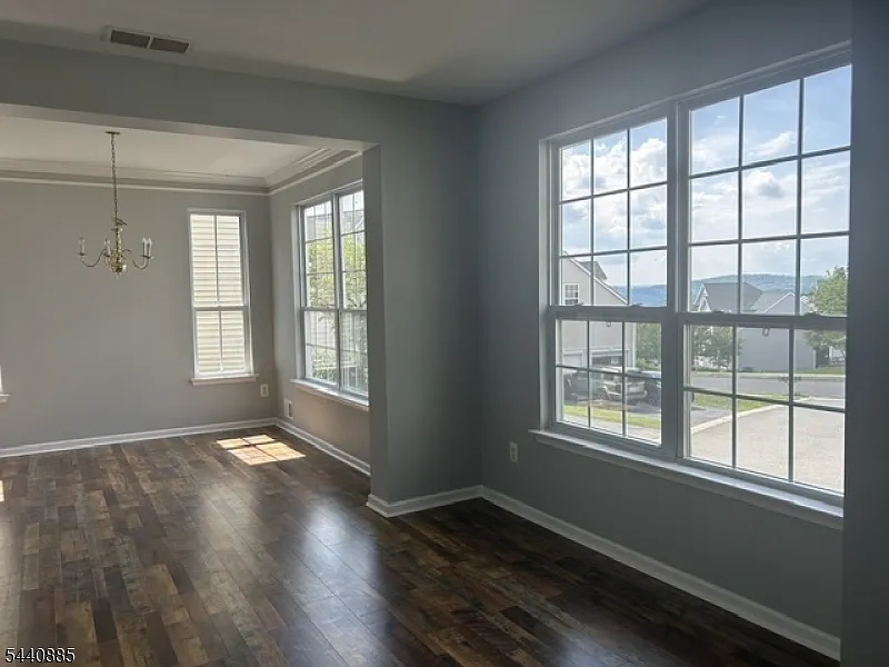 4 bed, 2.5 bath, $3,750 — Photo 3