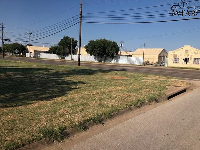 2nd image of 810 Jacksboro Hwy
